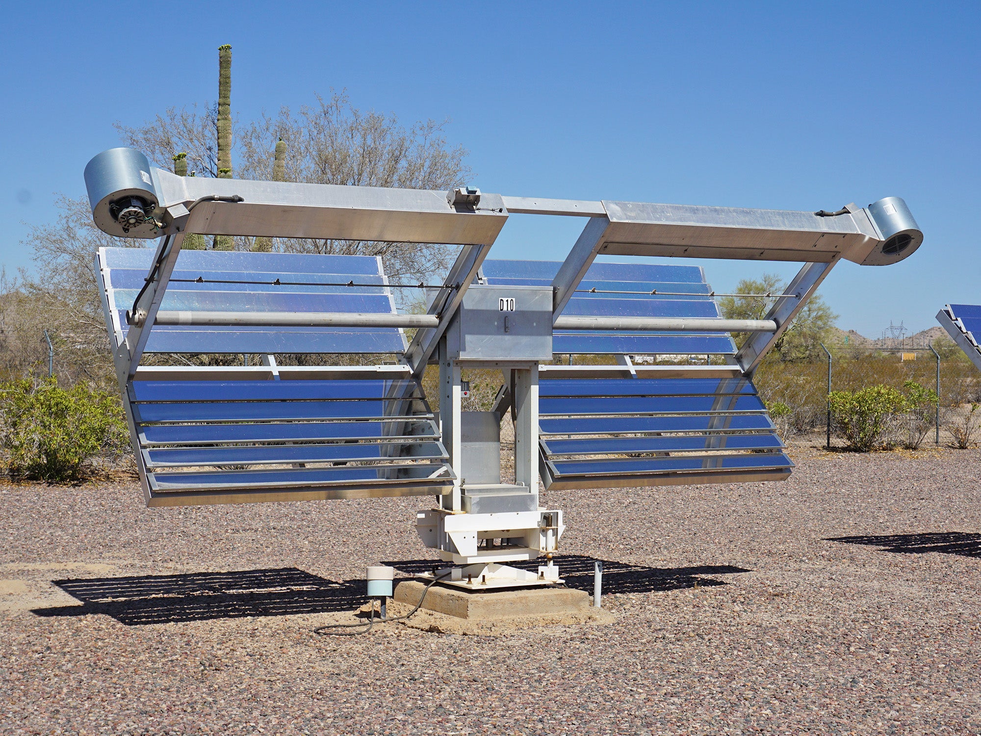 Q-TRAC Natural Sunlight Concentrator